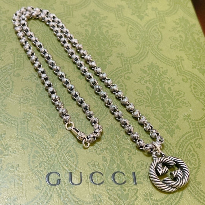 G*u*i necklaces